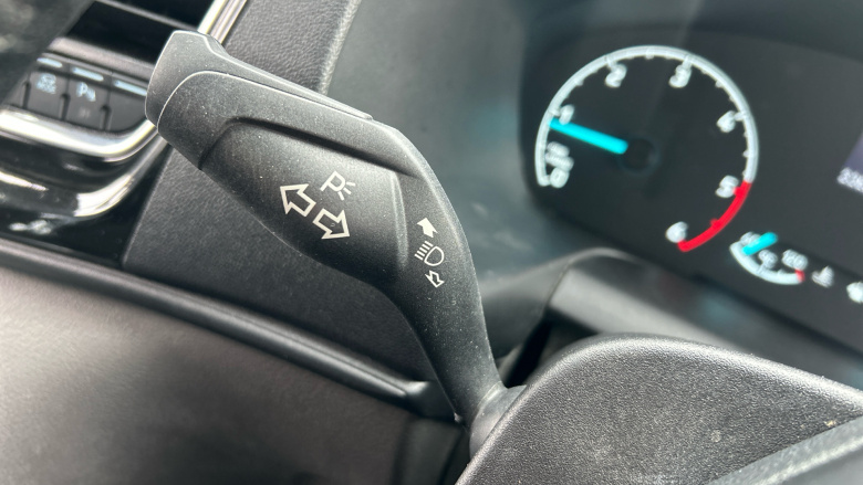 Ford Transit Custom 300 L2 Diesel Fwd 2.0 EcoBlue 130ps Low Roof Limited Van